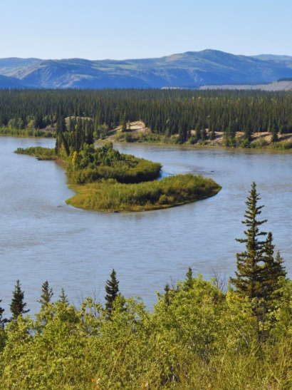 yukon rio naturaleza